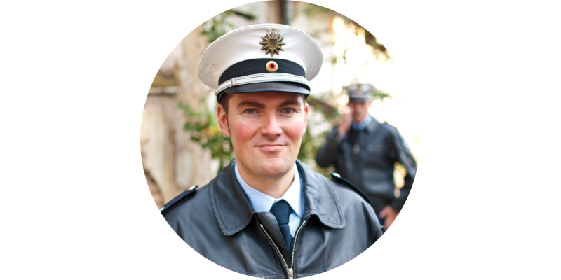 beamte-polizist-teaser-rund-center