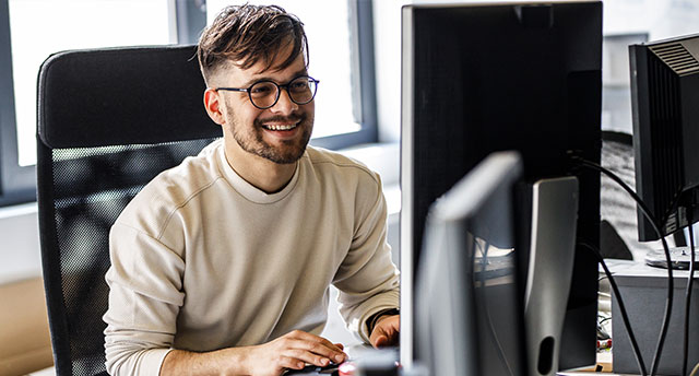 Festangestellter Software-Entwickler